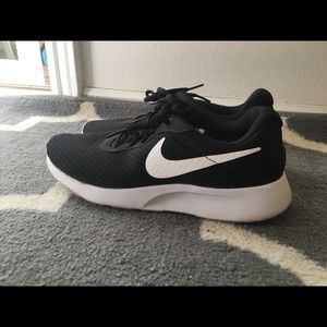 Nike size 9.5 Women’s running Shoe